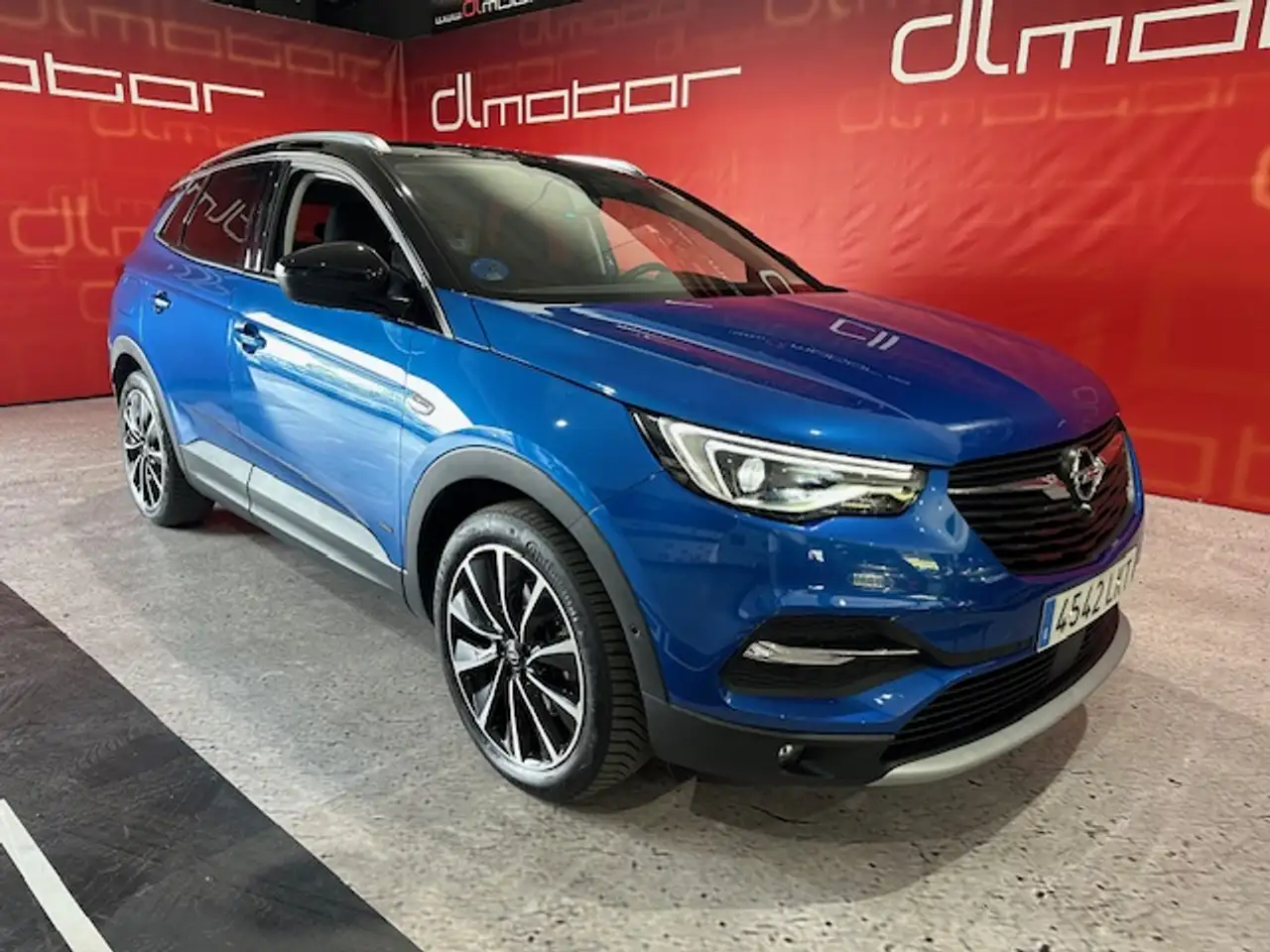 Renting Opel Grandland X PHEV 1.6 Turbo Edition AT8 4×2