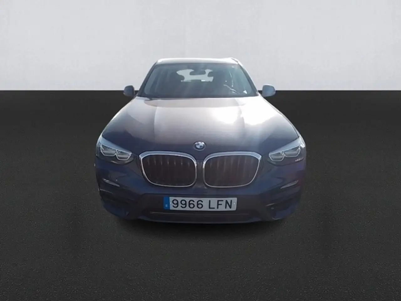 Renting BMW X3 sDrive 18dA Azul