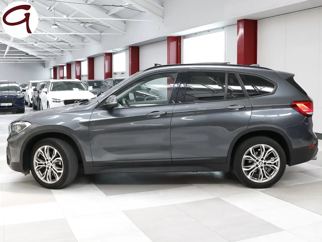 Renting BMW X1 sDrive 18iA Gris 7