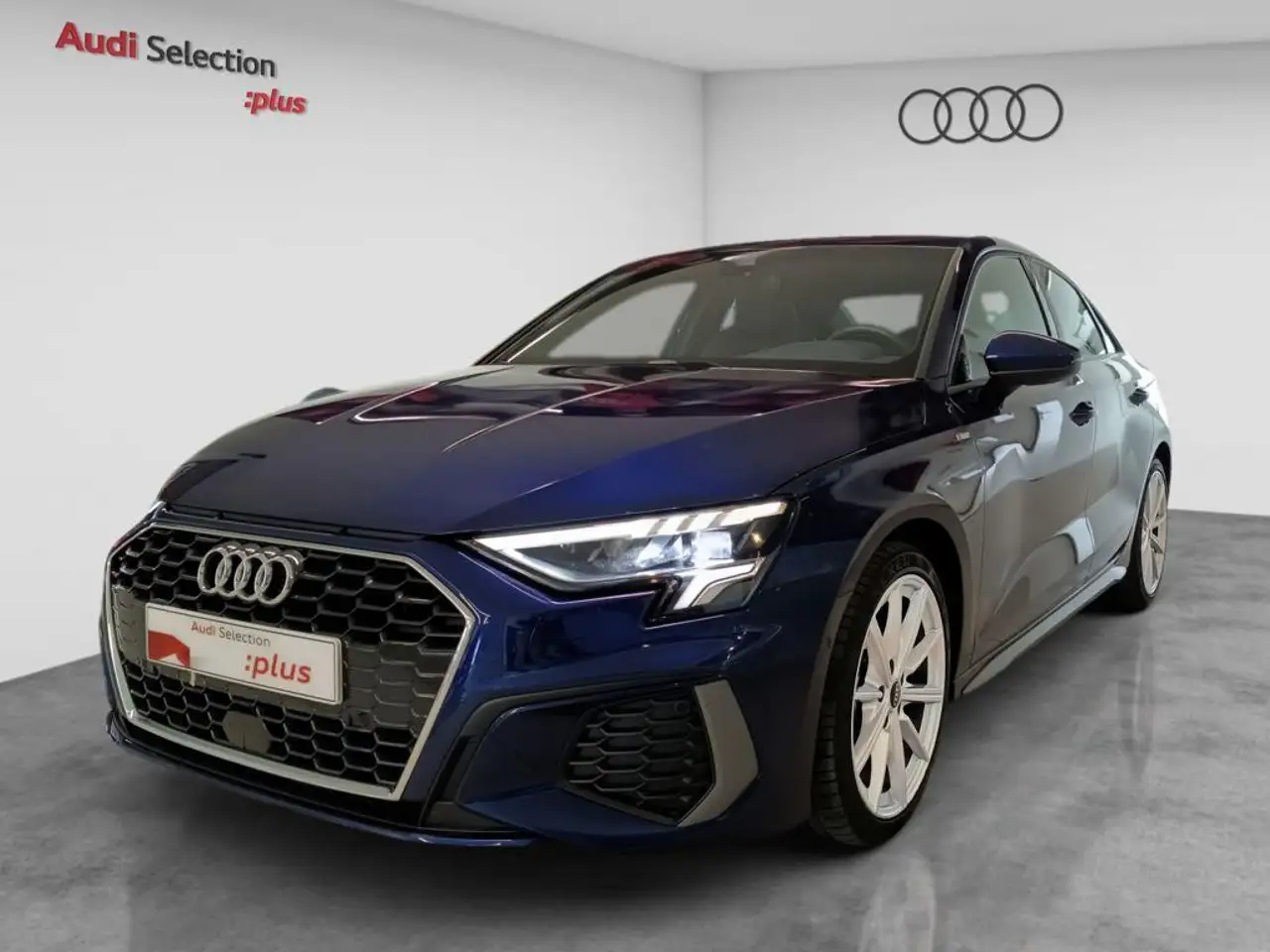 Renting Audi A3 Sedán 35 TFSI S line S tronic Azul