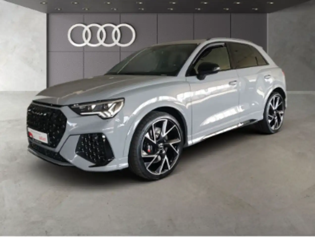 Renting Audi RS Q3 Sportback 2.5 TFSI quattro S tronic Gris 1