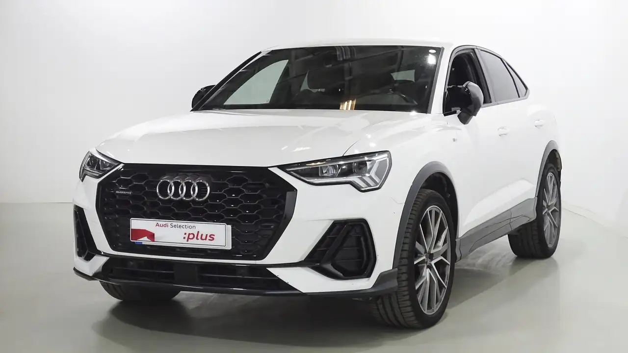 Renting Audi Q3 Sportback 40 TDI Black line quattro S tronic Blanco