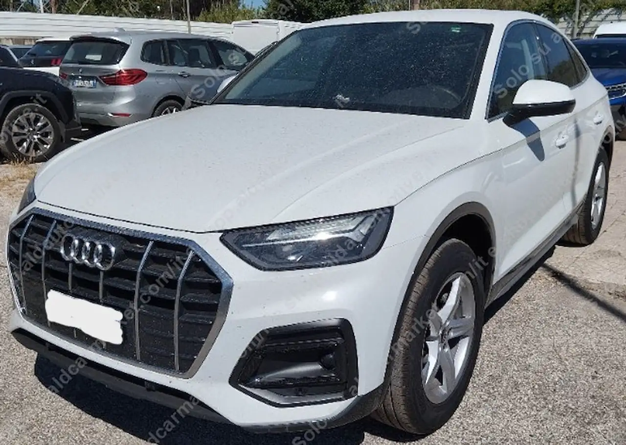 Renting Audi Q5 Sportback 40 TDI quattro-ultra Advanced S tronic 1 Blanco