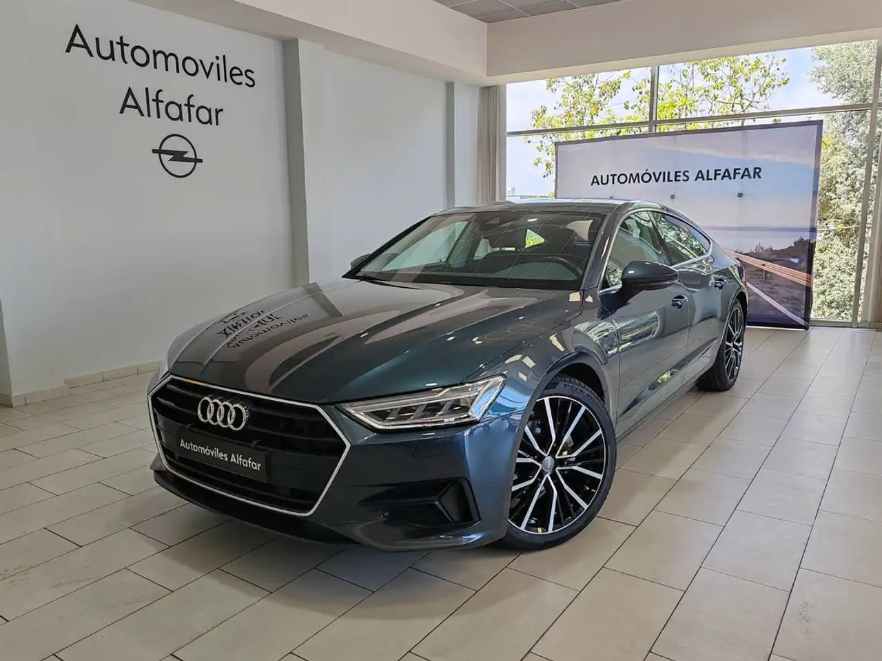 Renting Audi A7 Sportback 40 TDI S tronic 150kW Gris