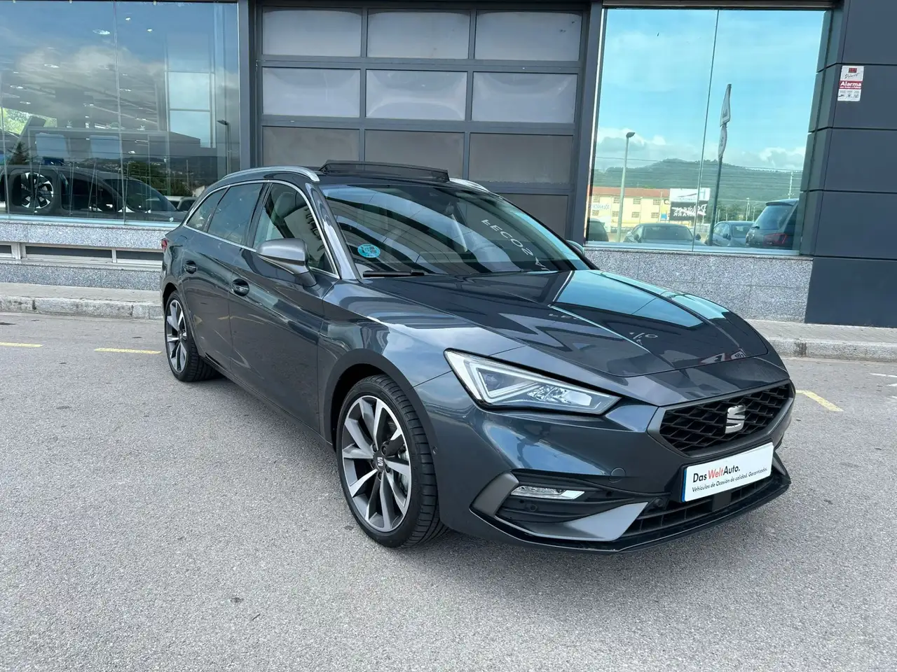 Renting SEAT Leon ST 1.5 TSI 96KW (130CV) FR Gris