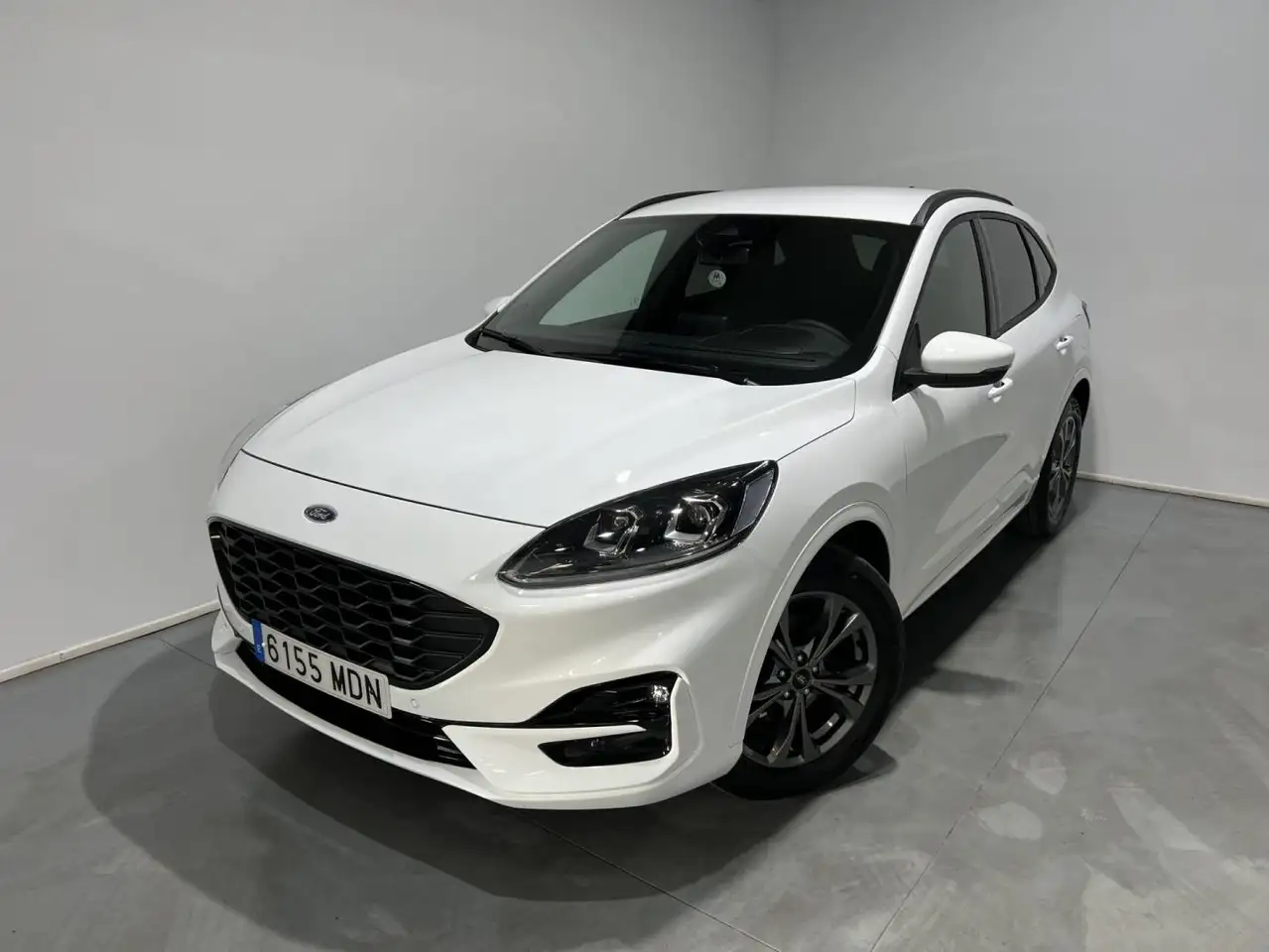 Renting Ford Kuga ST-Line 2.5 Duratec FHEV 140kW Auto Blanco 1