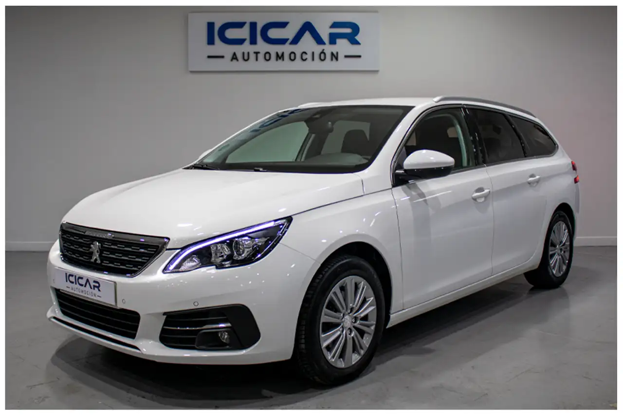 Renting Peugeot 308 SW 1.2 PureTech S&S Allure 130 Blanco