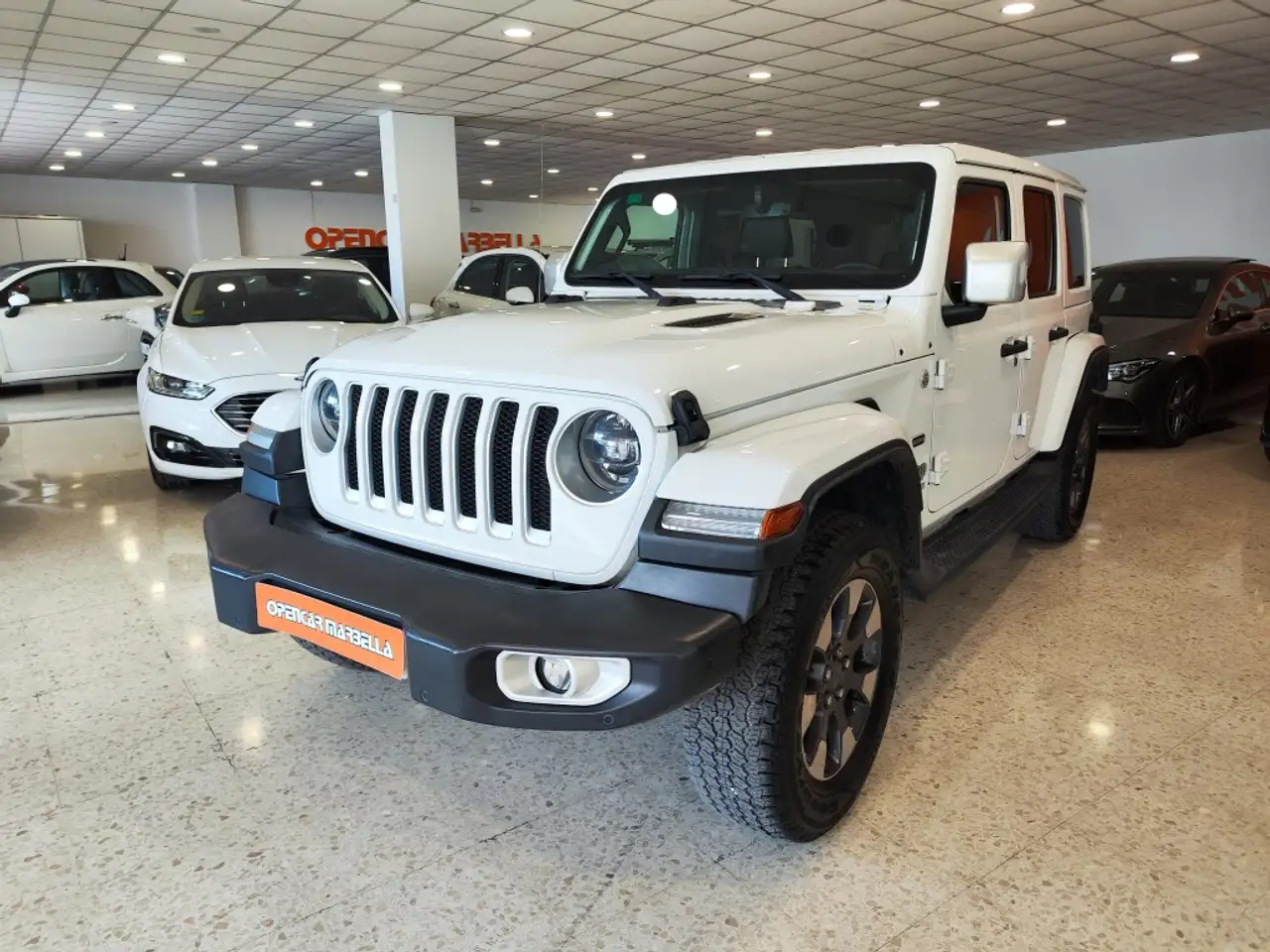 Renting Jeep Wrangler Unlimited 2.0T GME Sahara 8ATX Blanco