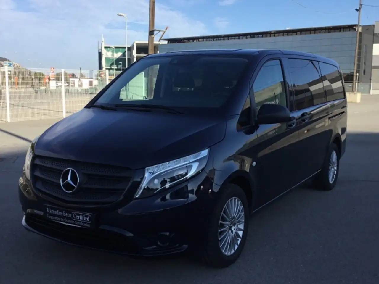 Renting Mercedes-Benz Vito Tourer 116 CDI Pro Larga 9G-Tronic Azul