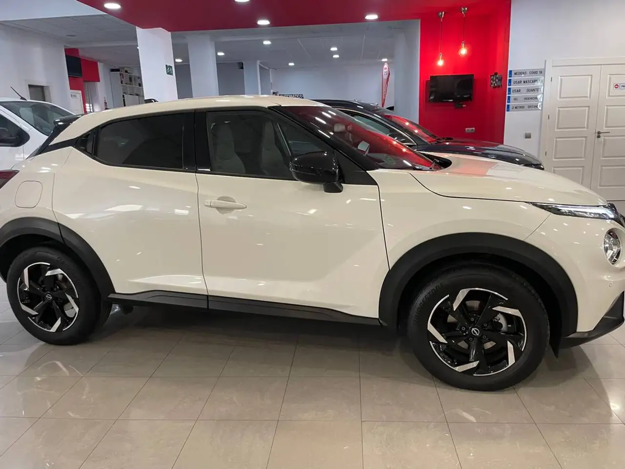 Renting Nissan Juke 1.0 DIG-T N-Connecta 4×2 114 Blanco