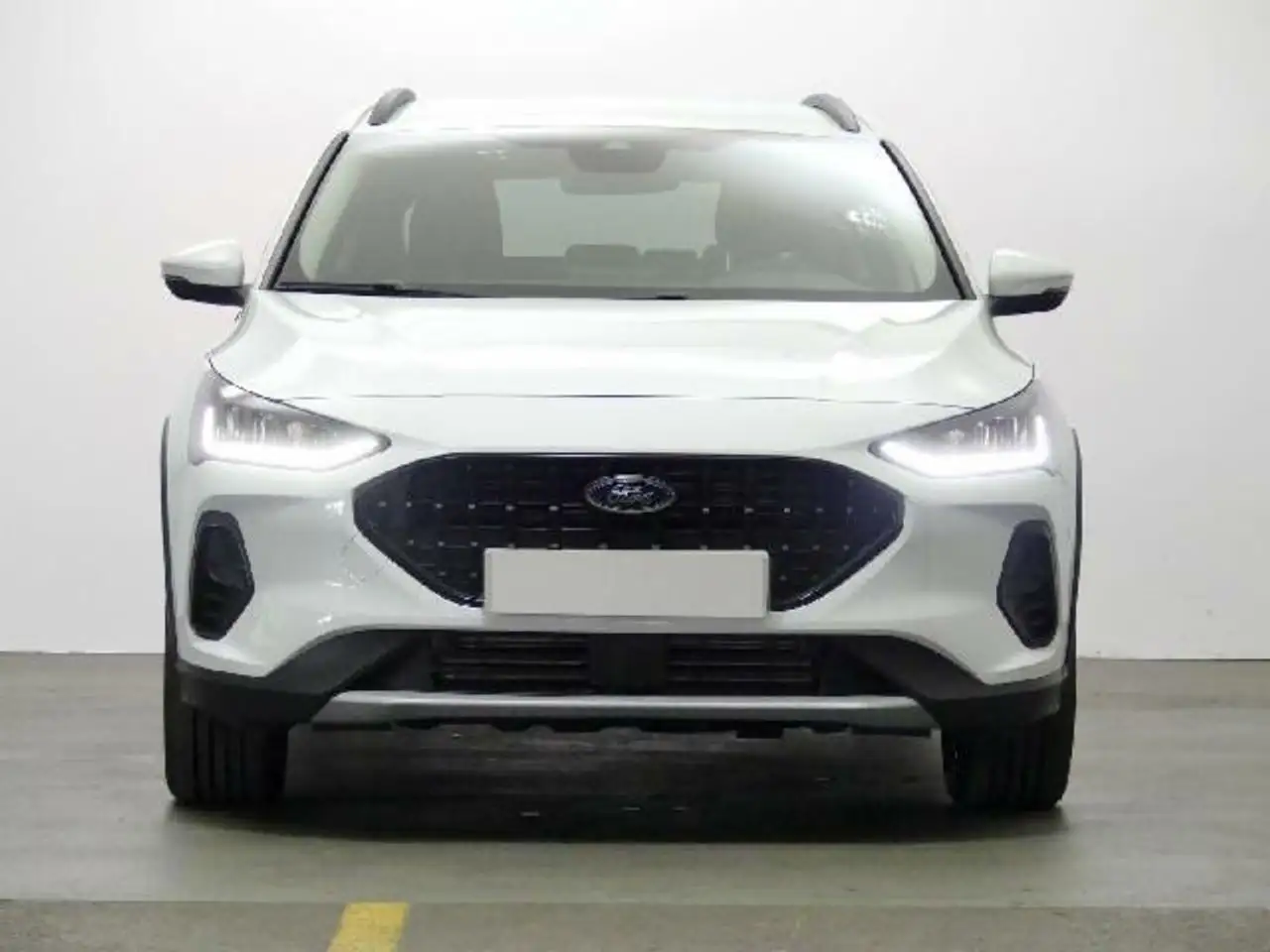 Renting Ford Focus 1.0 ECOBOOST MHEV 114KW ACTIVE 155 5P Blanco