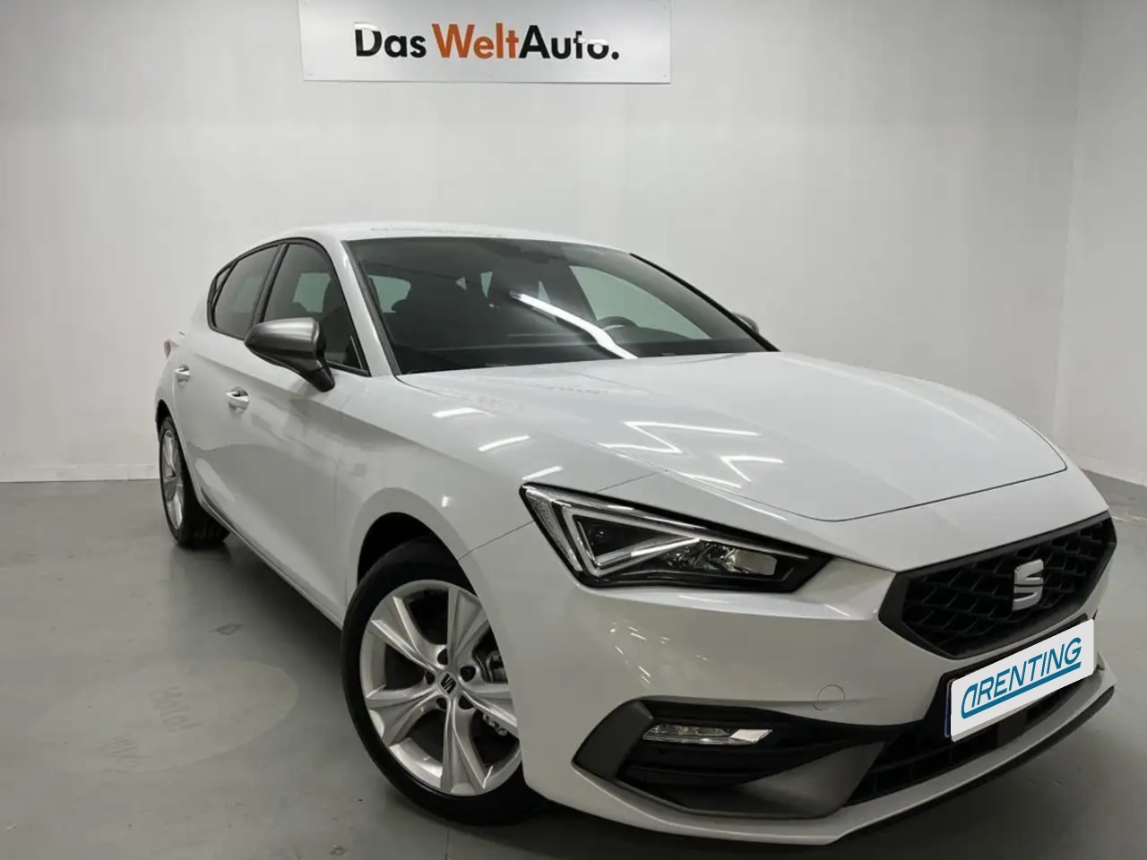 Renting SEAT Leon 1.0 eTSI S&S FR XS DSG-7 110 Blanco