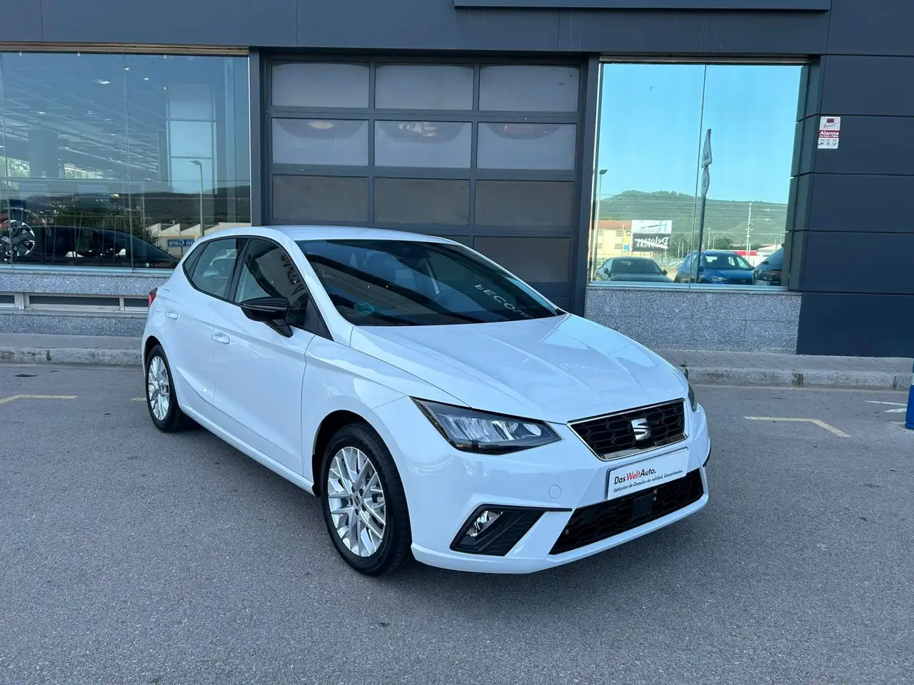 Renting SEAT Ibiza 1.0 TSI 81kW (110CV) FR Blanco