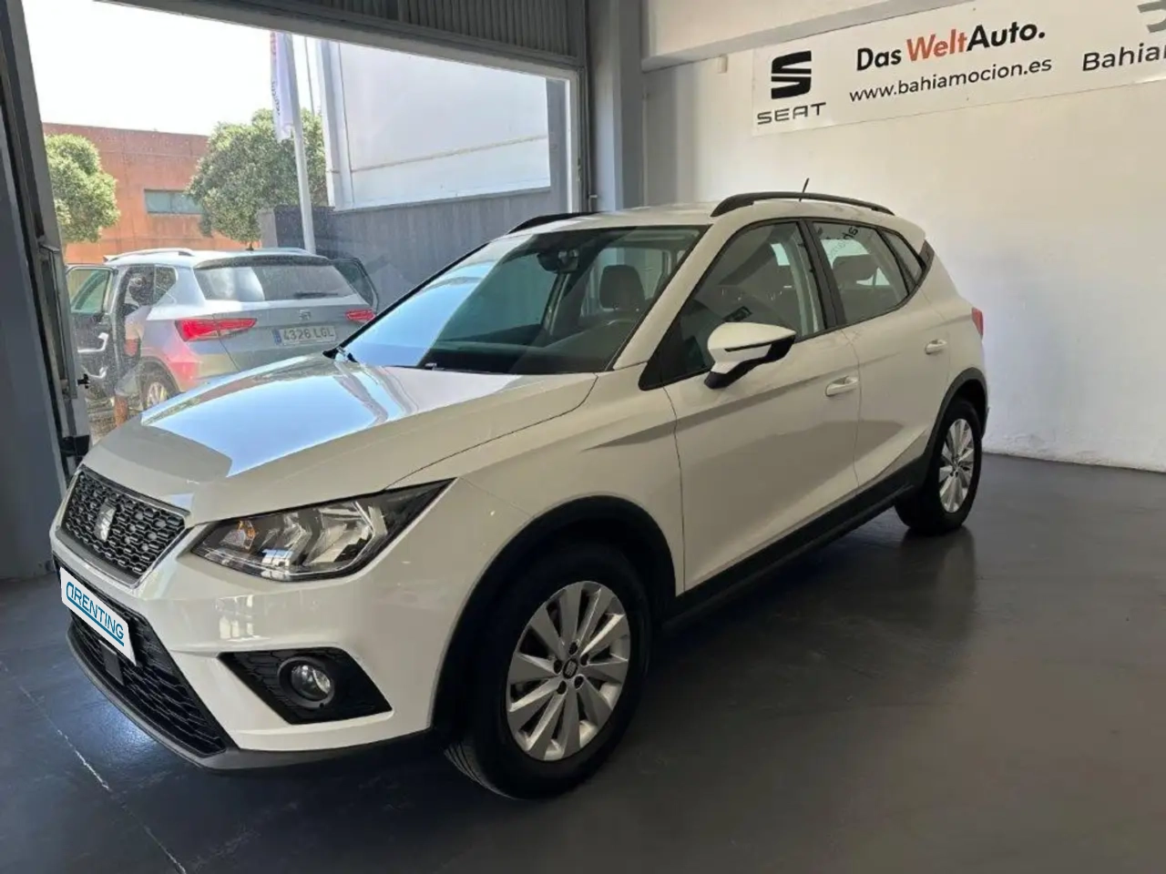 Renting SEAT Arona 1.0 TSI Ecomotive S&S Style 115 Blanco 2