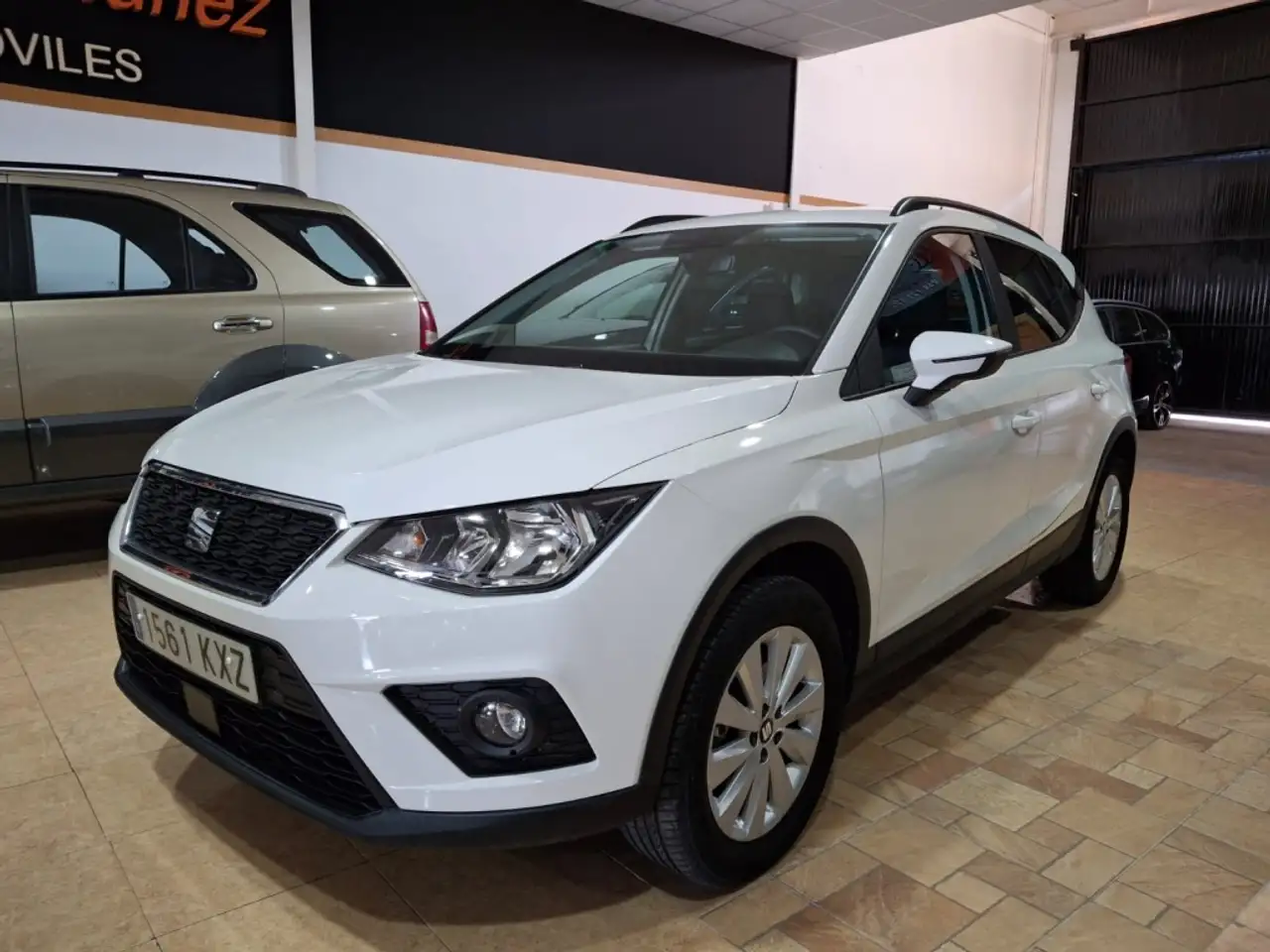 Renting SEAT Arona 1.0 TSI Ecomotive S&S Style 95 Blanco 6