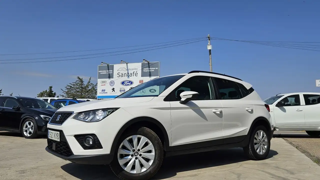 Renting SEAT Arona 1.0 TSI Ecomotive S&S Style 95 Blanco