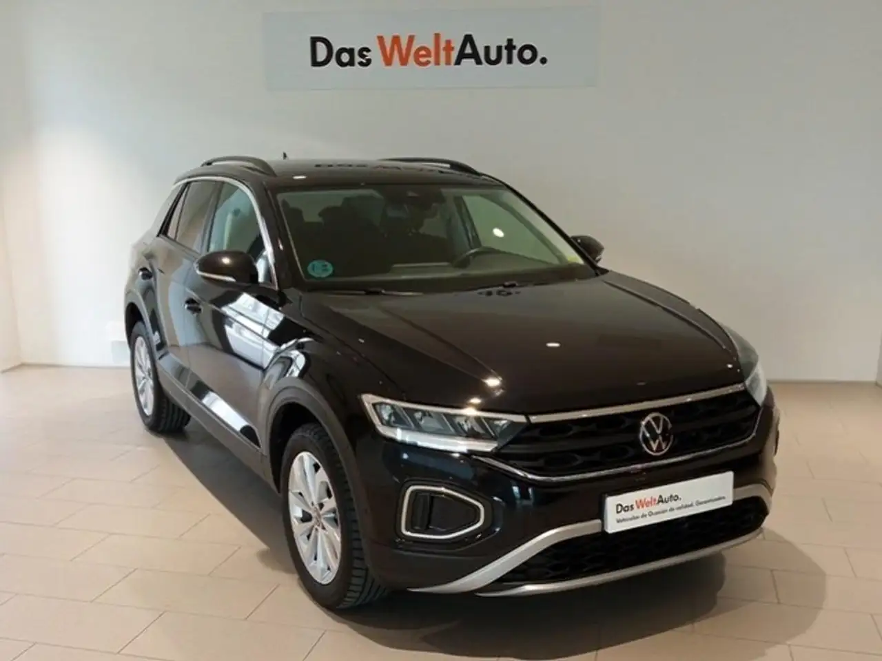 Renting Volkswagen T-Roc 1.0 TSI Life 81kW Negro 2