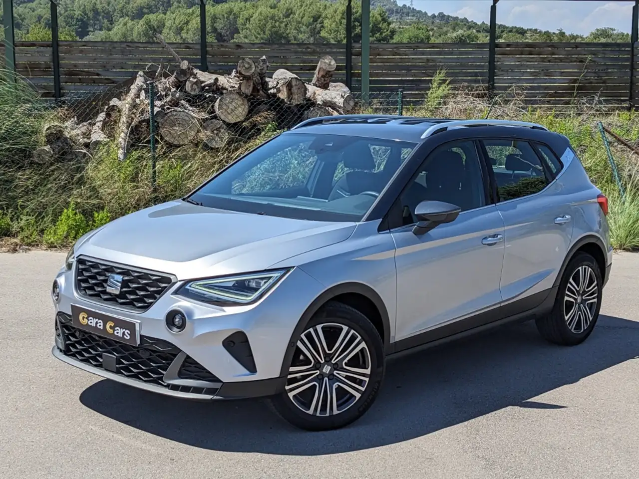 Renting SEAT Arona 1.0 TSI S&S FR 110 Gris