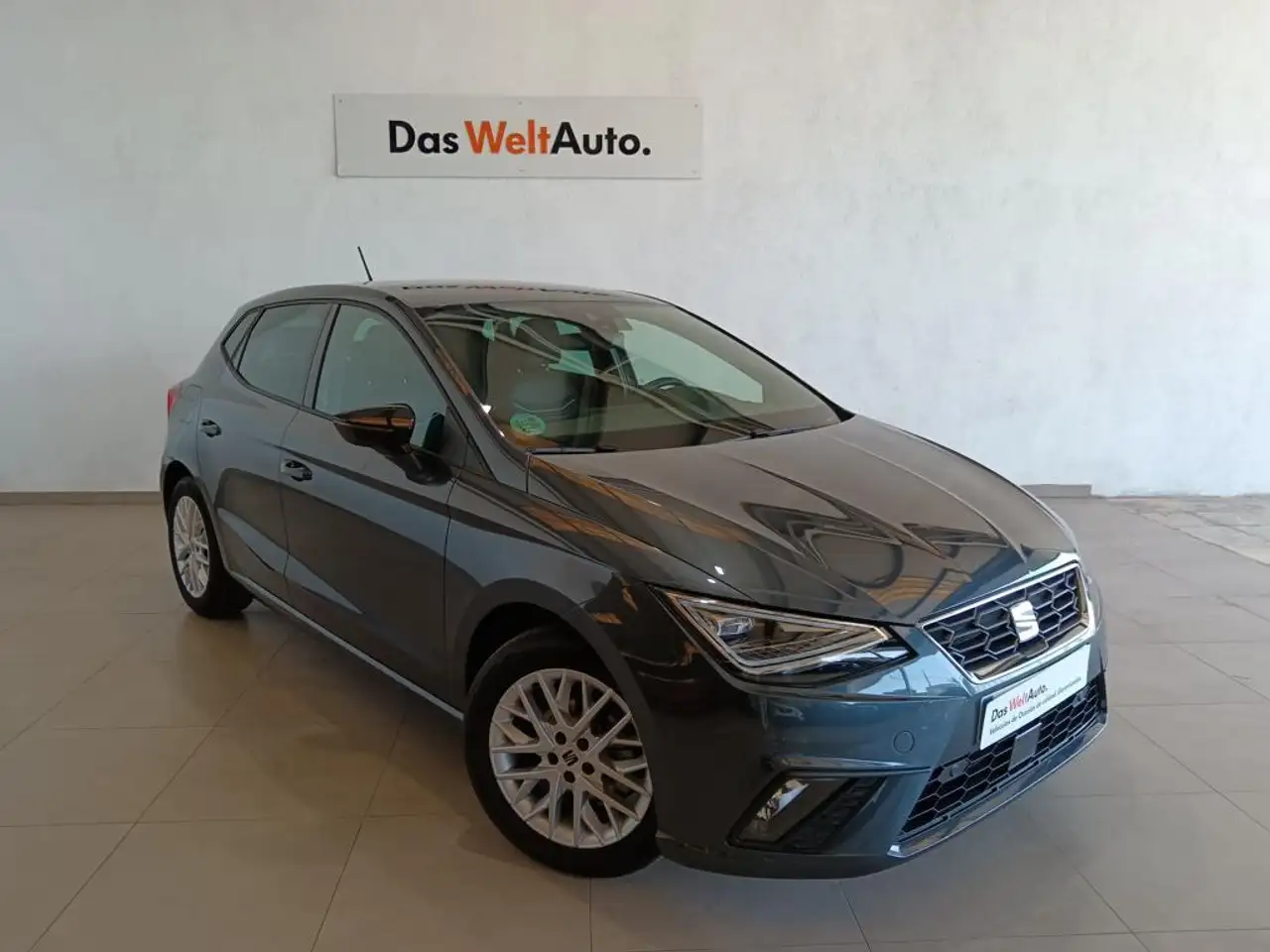 Renting SEAT Ibiza 1.0 TSI S&S FR XS 110 Gris