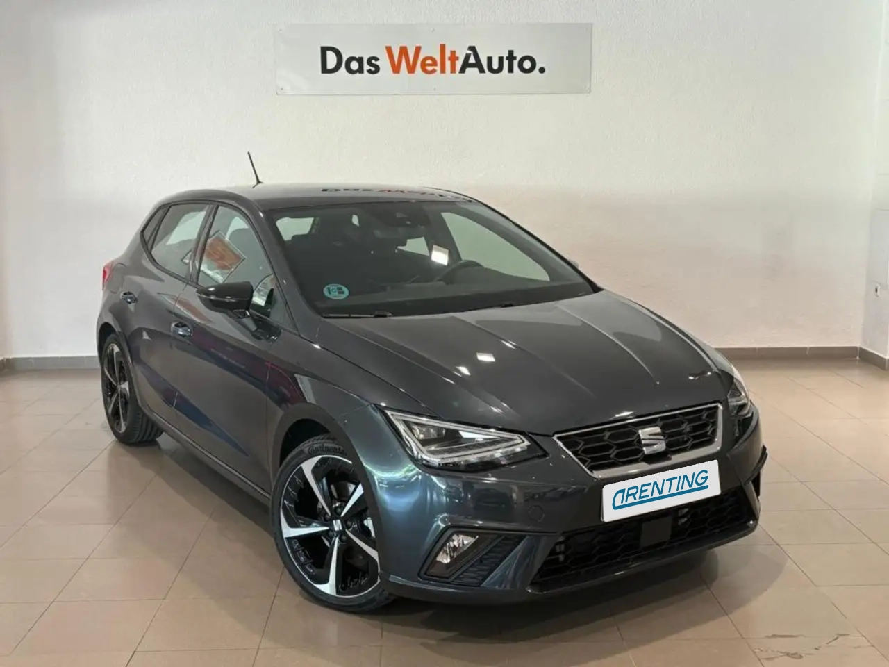 Renting SEAT Ibiza 1.0 TSI S&S FR XS 110 Gris 1