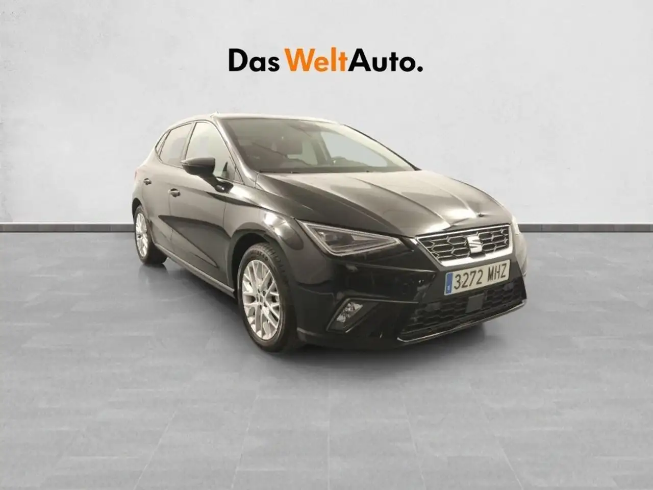 Renting SEAT Ibiza 1.0 TSI S&S FR XS 110 Negro 2