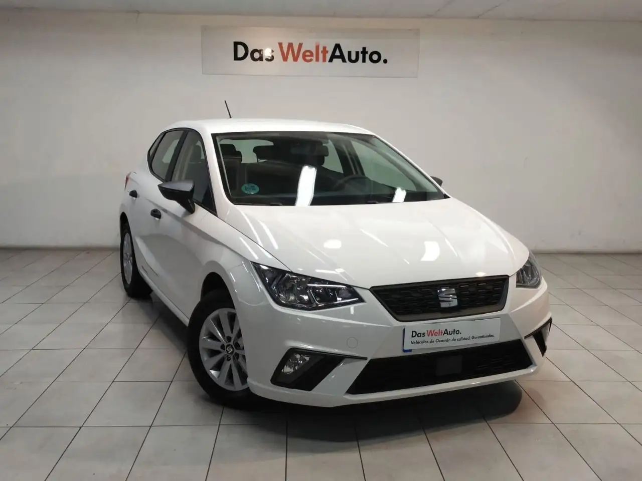 Renting SEAT Ibiza 1.0 TSI S&S Reference Plus 95 Blanco 2