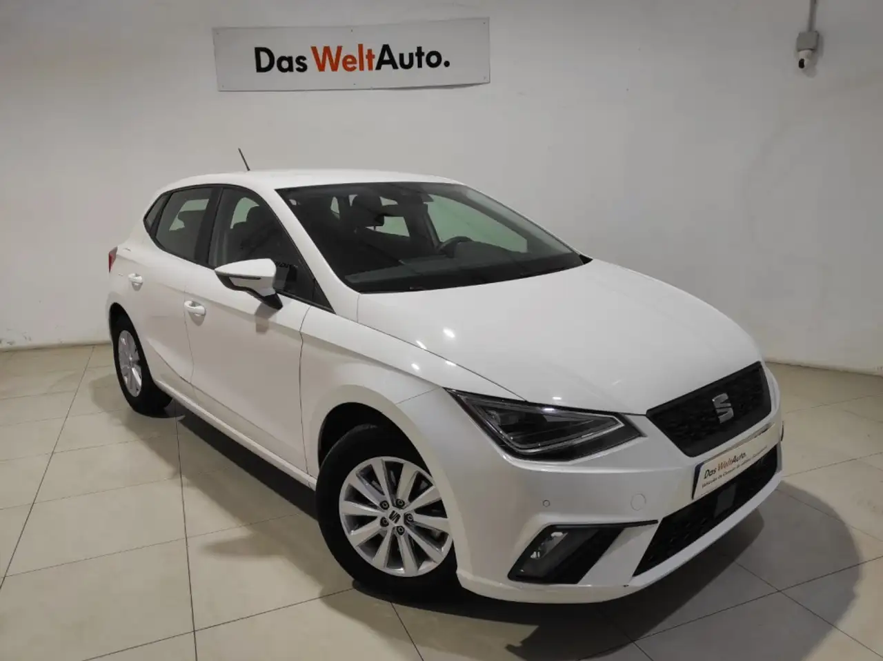 Renting SEAT Ibiza 1.0 TSI S&S Style XM 110 Blanco