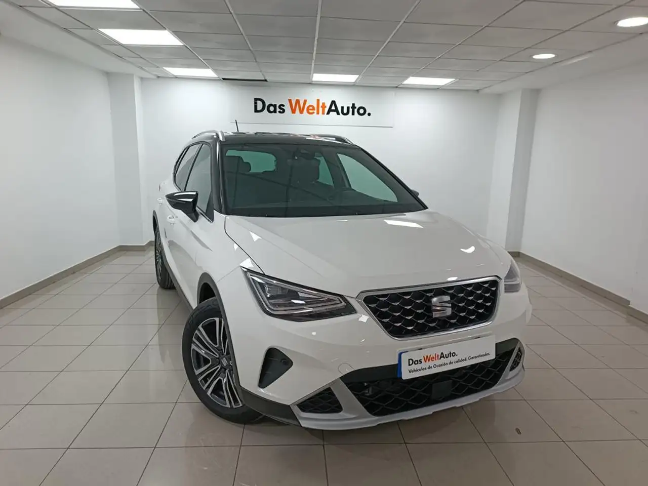 Renting SEAT Arona 1.0 TSI S&S Xperience XS 110 Blanco 2