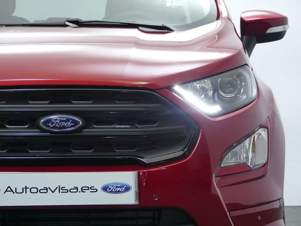 Renting Ford EcoSport 1.0T ECOBOOST 92KW ST LINE 125 5P Rojo 1