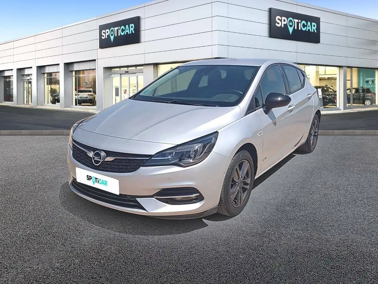 Renting Opel Astra 1.2T S/S Design & Tech 110 Plateado