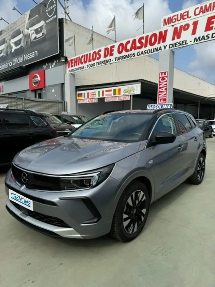 Renting Opel Grandland 1.2T S&S Ultimate 130 Gris