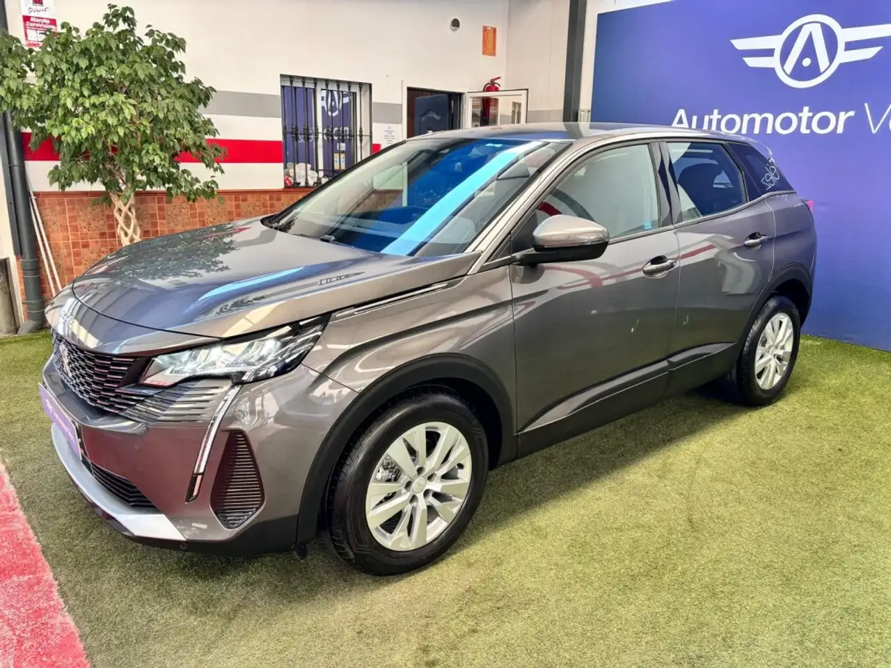 Renting Peugeot 3008 1.5 BLUEHDI 96KW 130CV SS ACTIVE PACK Plateado