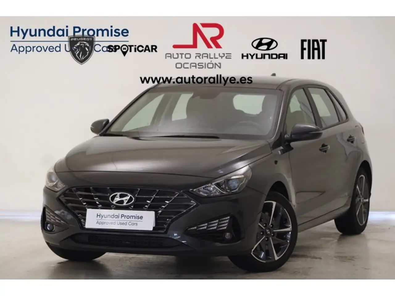 Renting Hyundai i30 1.5 DPI Klass SLX 110 Gris 3