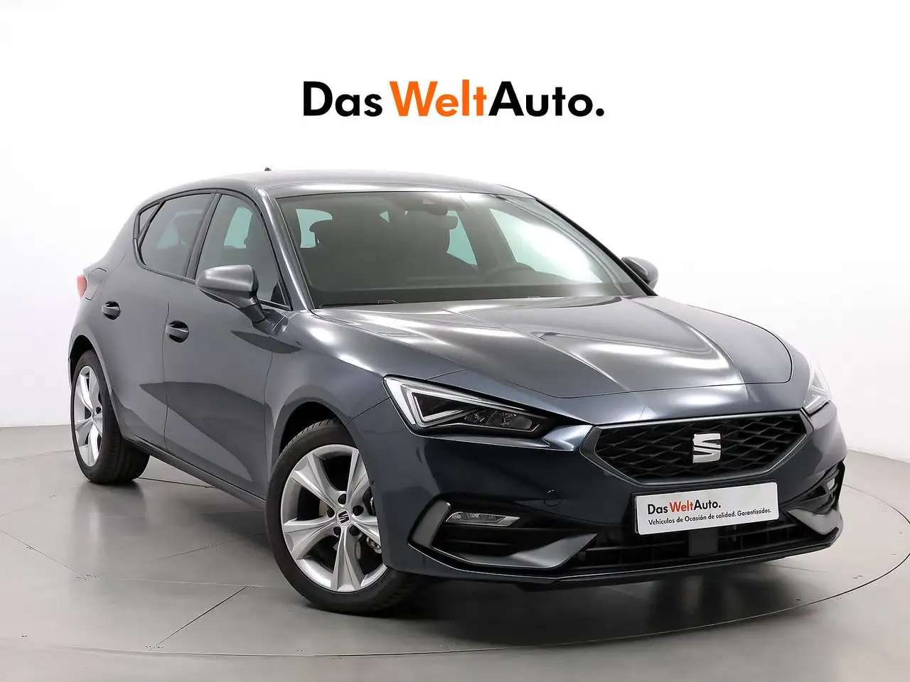 Renting SEAT Leon 1.5 eTSI 110kW DSG S&S FR Special Ed Gris