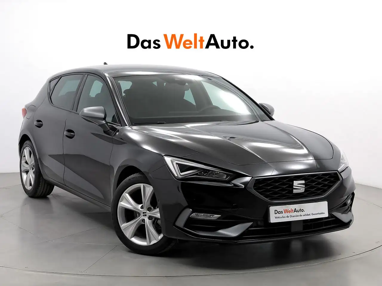 Renting SEAT Leon 1.5 eTSI 110kW DSG S&S FR Special Ed Negro