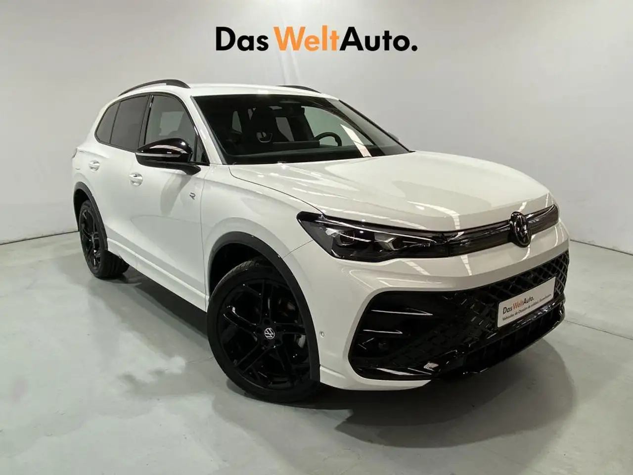 Renting Volkswagen Tiguan 1.5 eTSI DSG R-Line 110kW Blanco