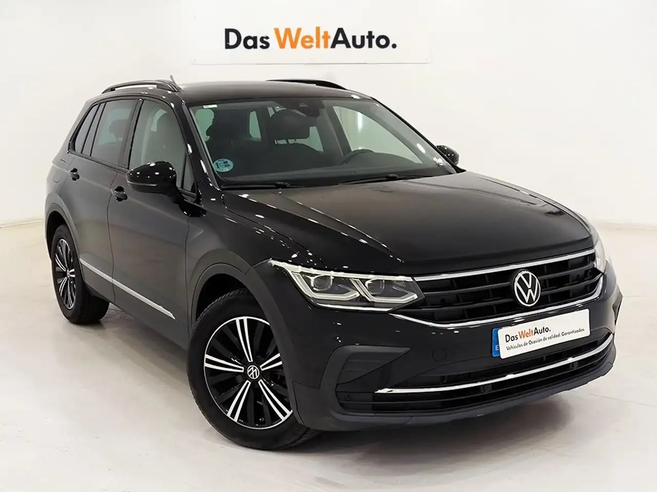 Renting Volkswagen Tiguan 1.5 TSI Life 110kW Negro