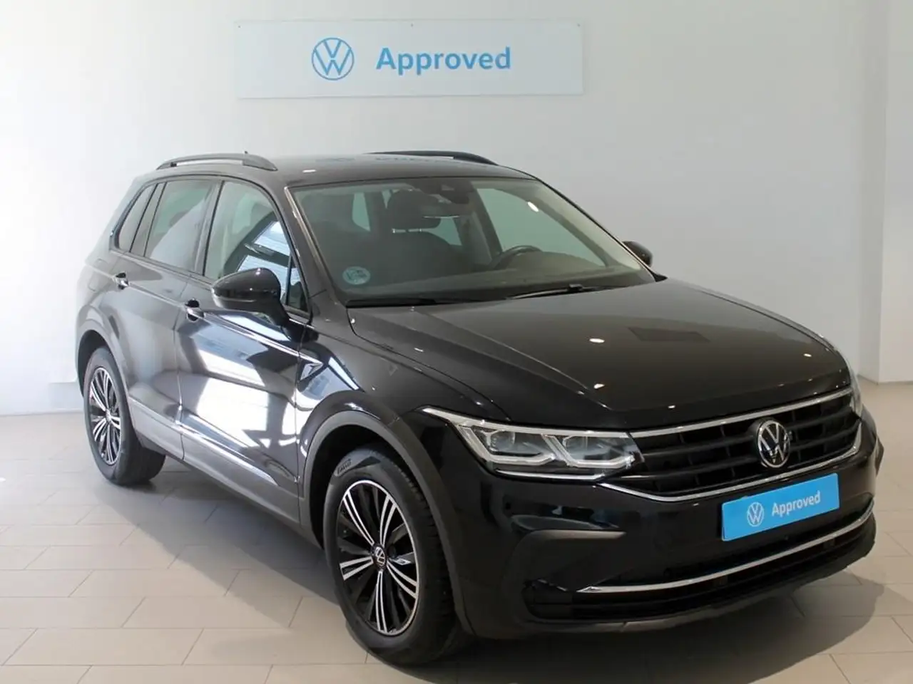 Renting Volkswagen Tiguan 1.5 TSI Life DSG 110kW Negro