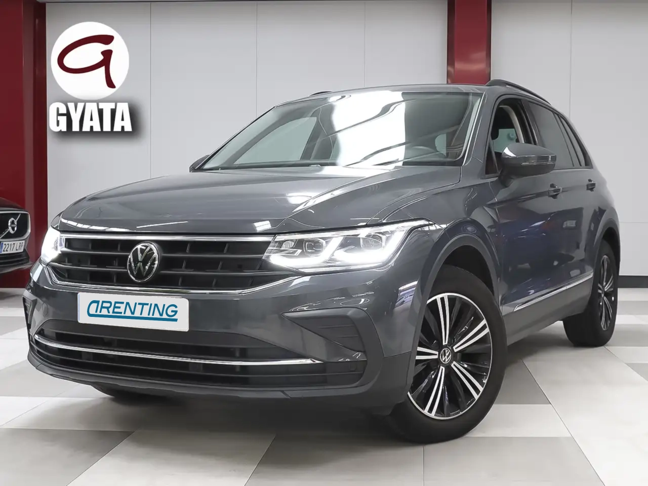 Renting Volkswagen Tiguan 1.5 TSI Life DSG 110kW Gris 1