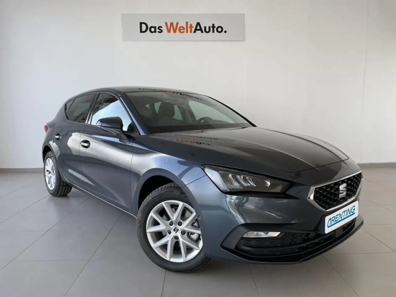 Renting SEAT Leon 1.5 TSI S&S Style XS 130 Gris 1