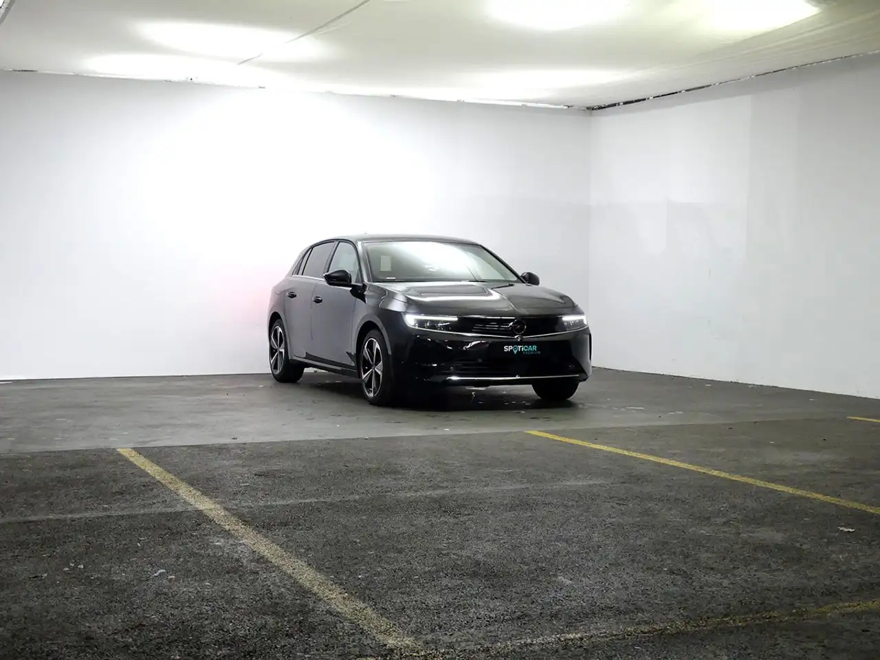 Renting Opel Astra 1.5D DTH S/S Elegance 130 Negro