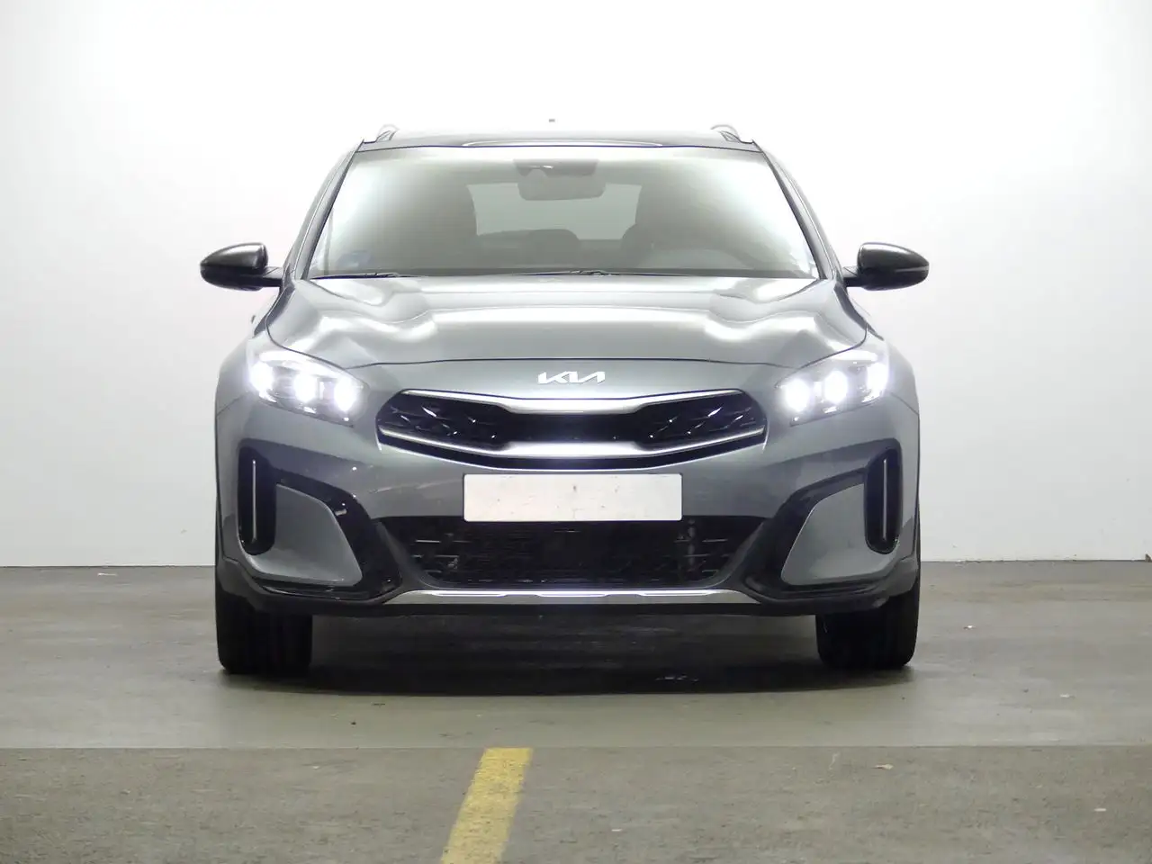 Renting Kia XCeed 1.6 GDI PHEV EMOTION 141 5P Gris