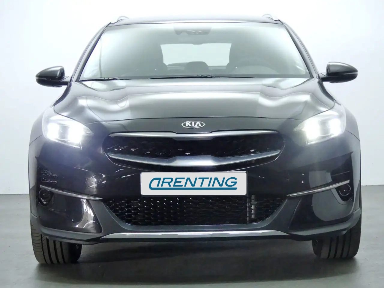 Renting Kia XCeed 1.6 GDI PHEV ETECH 141 5P Negro 1