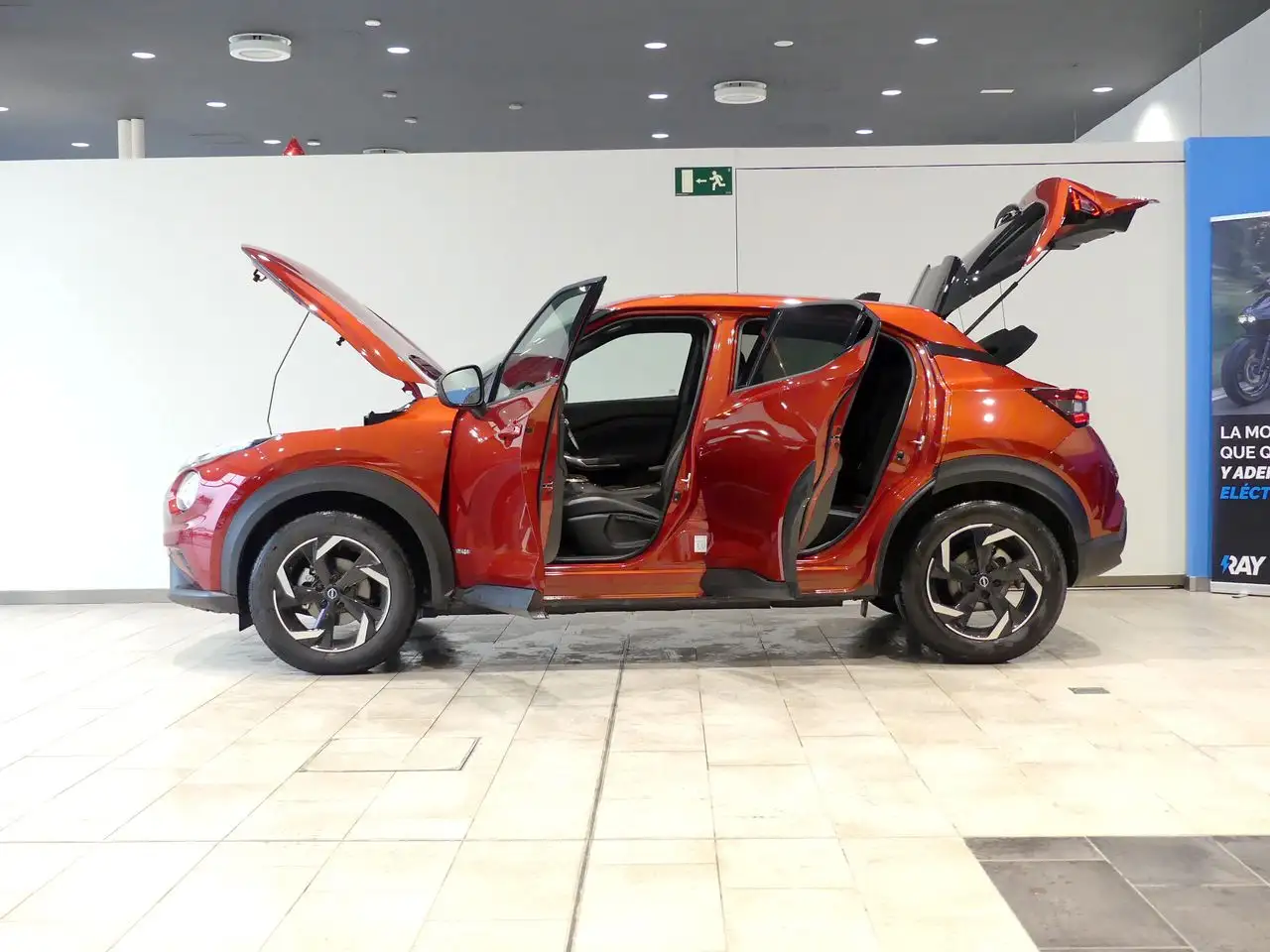 Renting Nissan Juke 1.6 HYBRID HEV 105KW TEKNA AUTO 143 5P