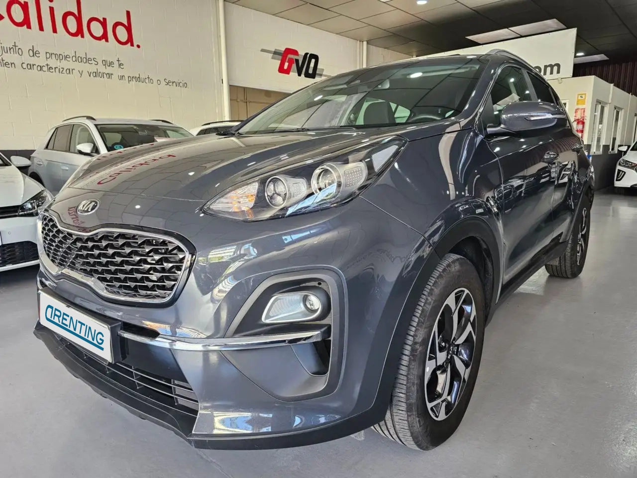 Renting Kia Sportage 1.6 MHEV 136 CV DRIVEPLUS 4X2 Gris