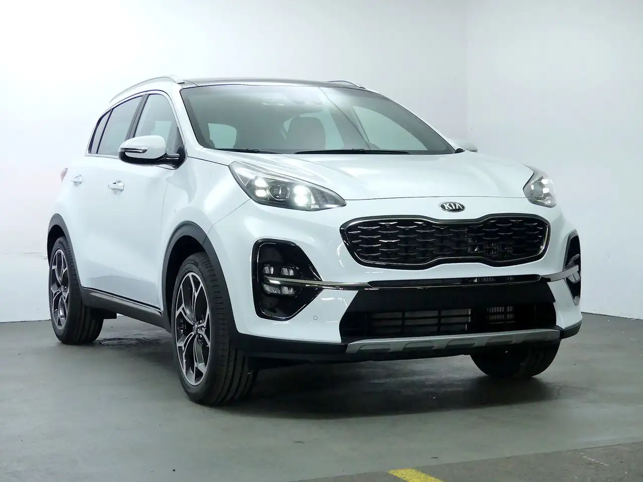 Renting Kia Sportage 1.6 T-GDi GT Line Xtreme 4×2 177 Blanco