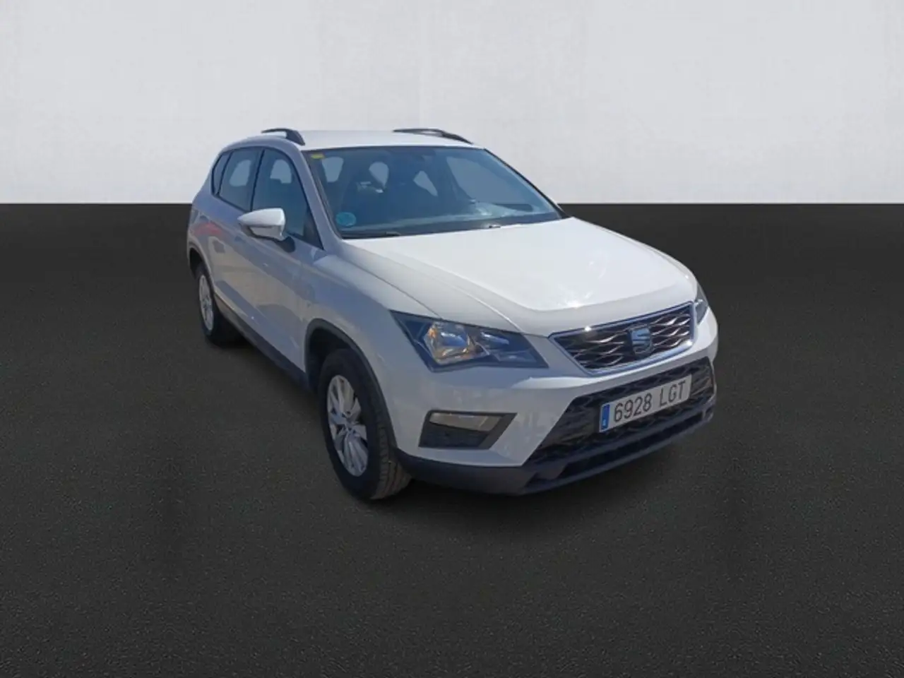 Renting SEAT Ateca 1.6TDI CR S&S Ecomotive Reference Blanco 2