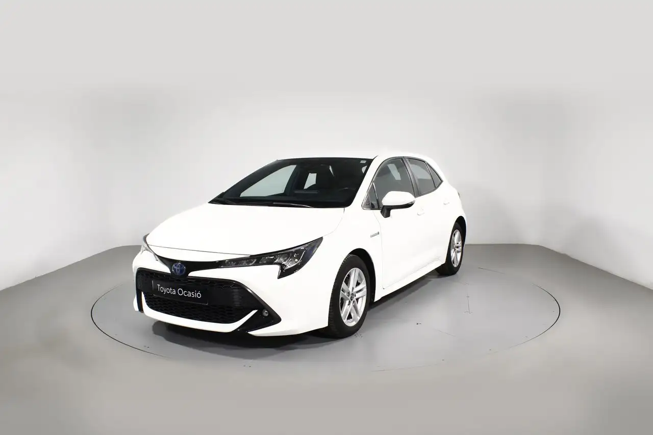 Renting Toyota Corolla 1.8 HYBRID ACTIVE TECH E-CVT 5P Blanco