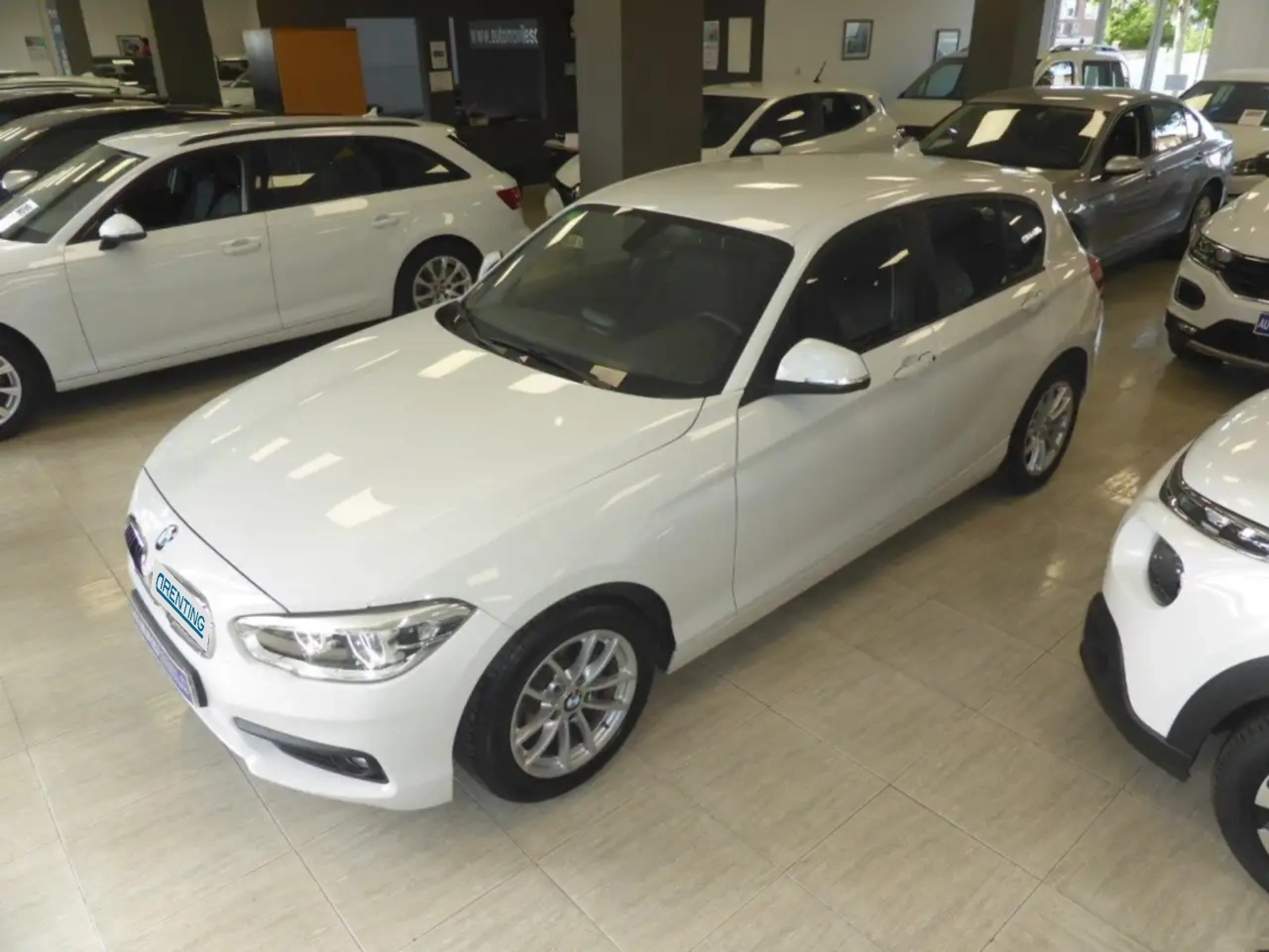 Renting BMW 116 116i Blanco 2