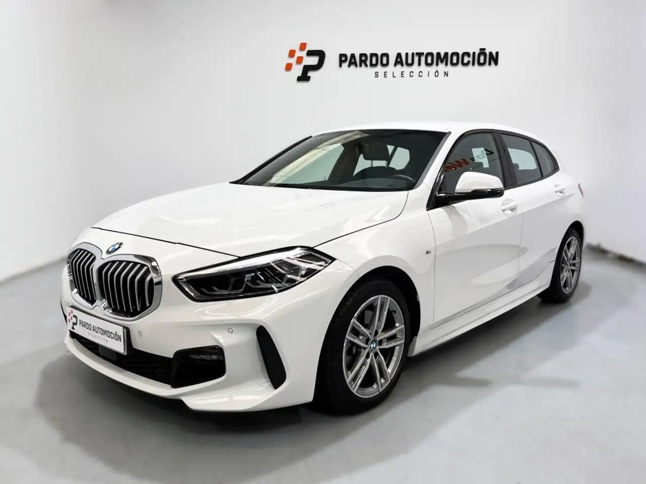 Renting BMW 118 118iA M Sport Blanco